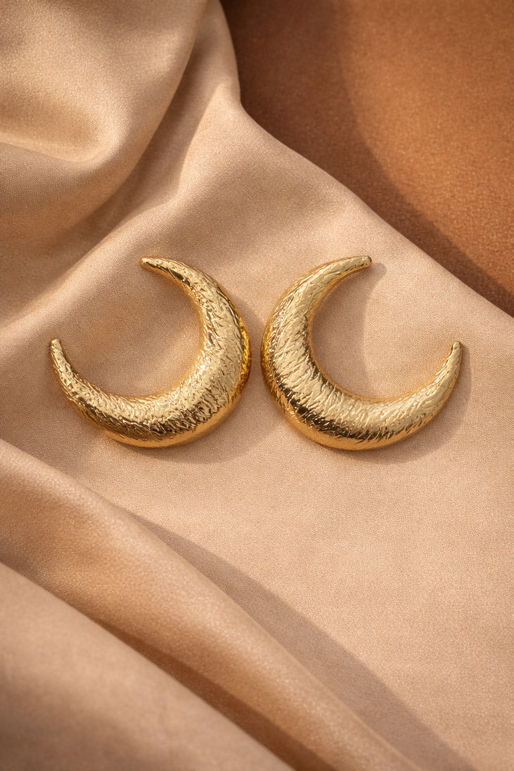 Lunara Gold Hilal Küpe