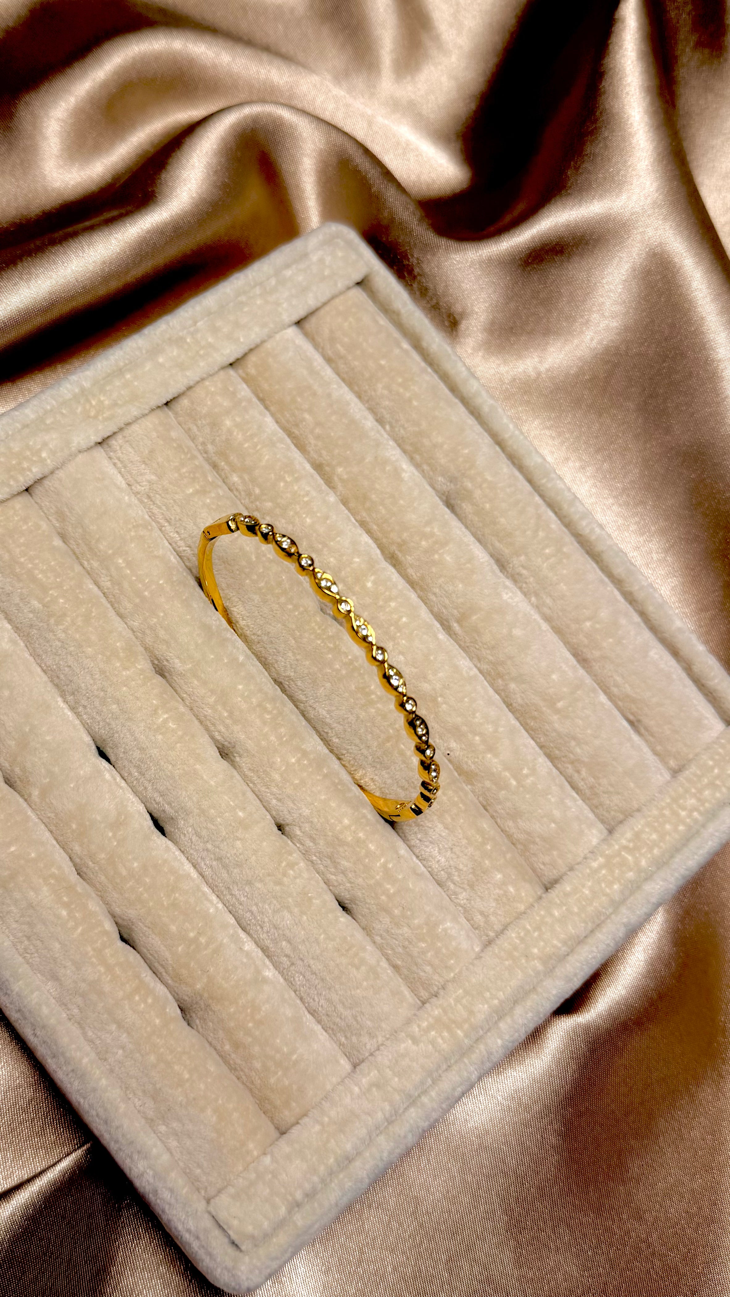 İnce Taşlı Çelik Bileklik