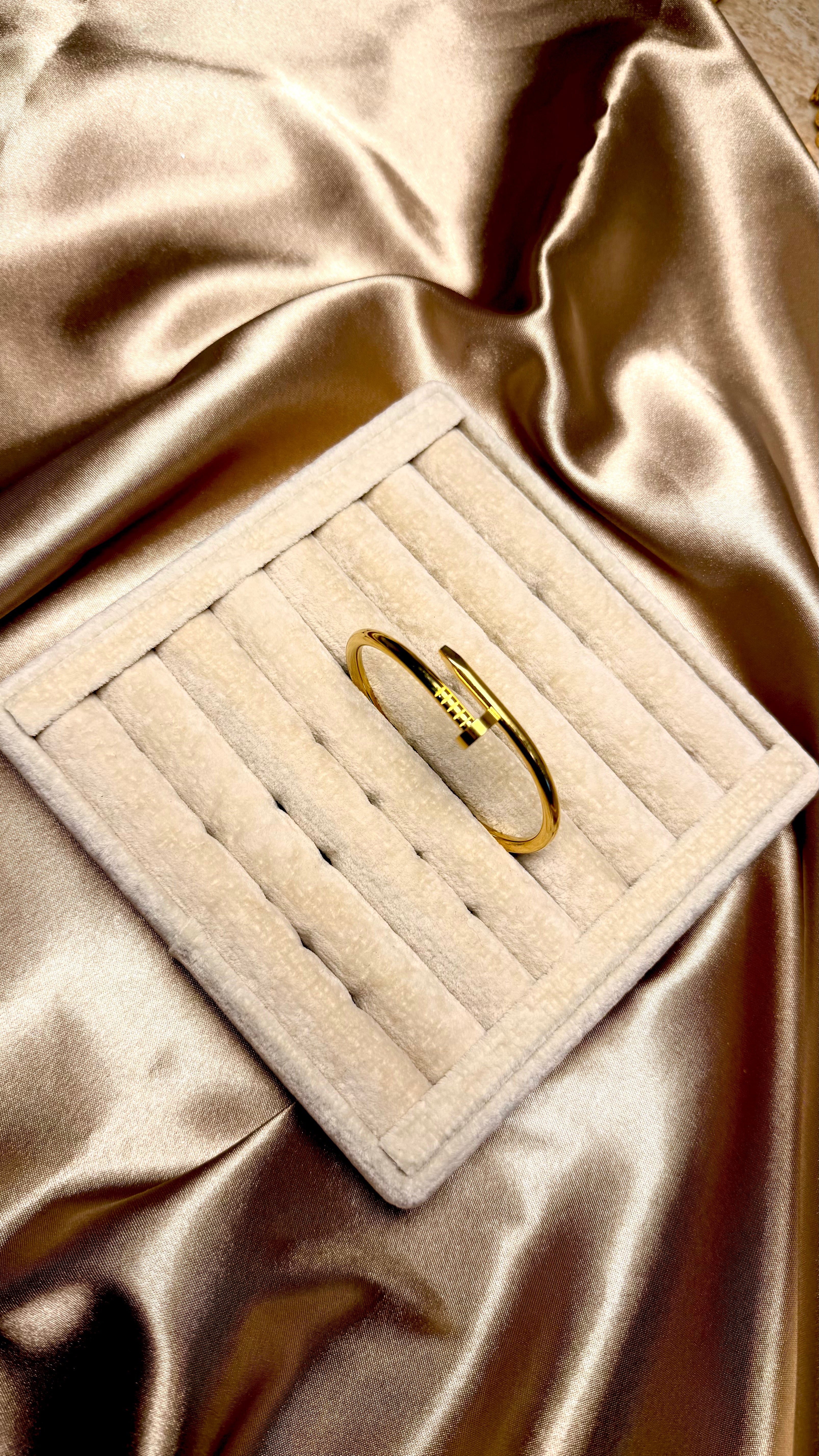 Çivi Model Çelik Bileklik