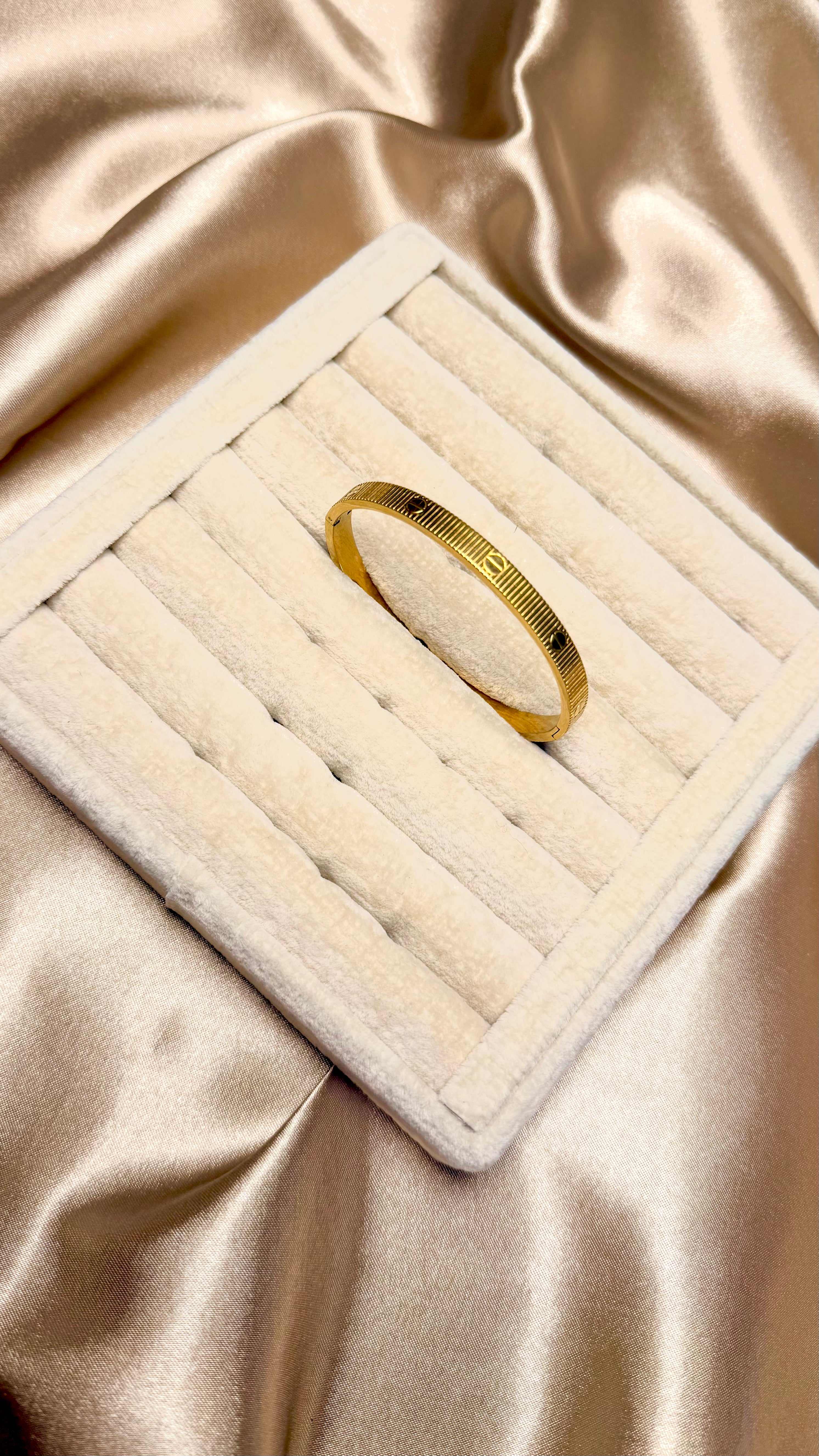 Çizgili Love Çelik Bileklik