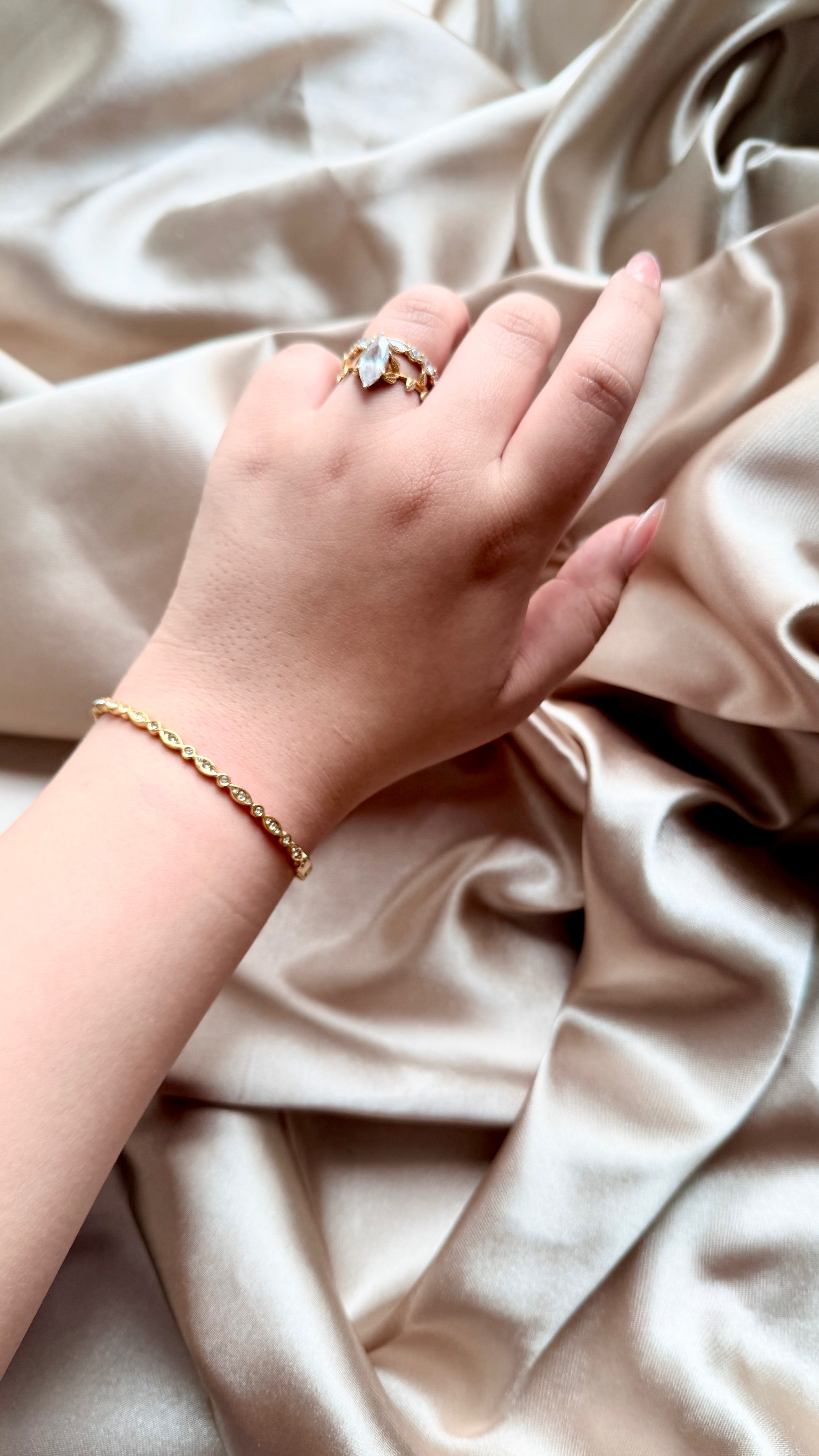 İnce Taşlı Çelik Bileklik