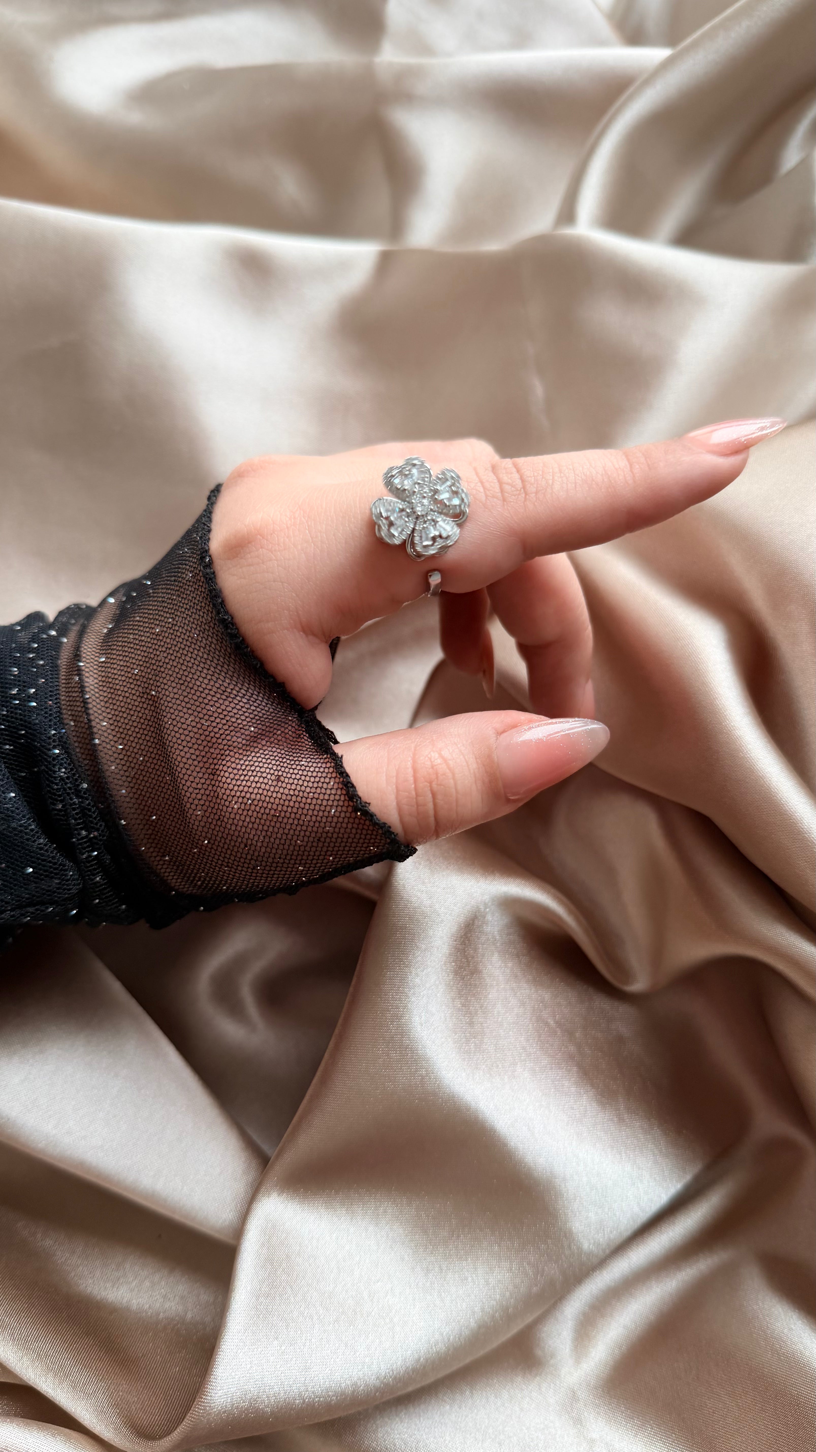 Dönen Çiçek Halkası