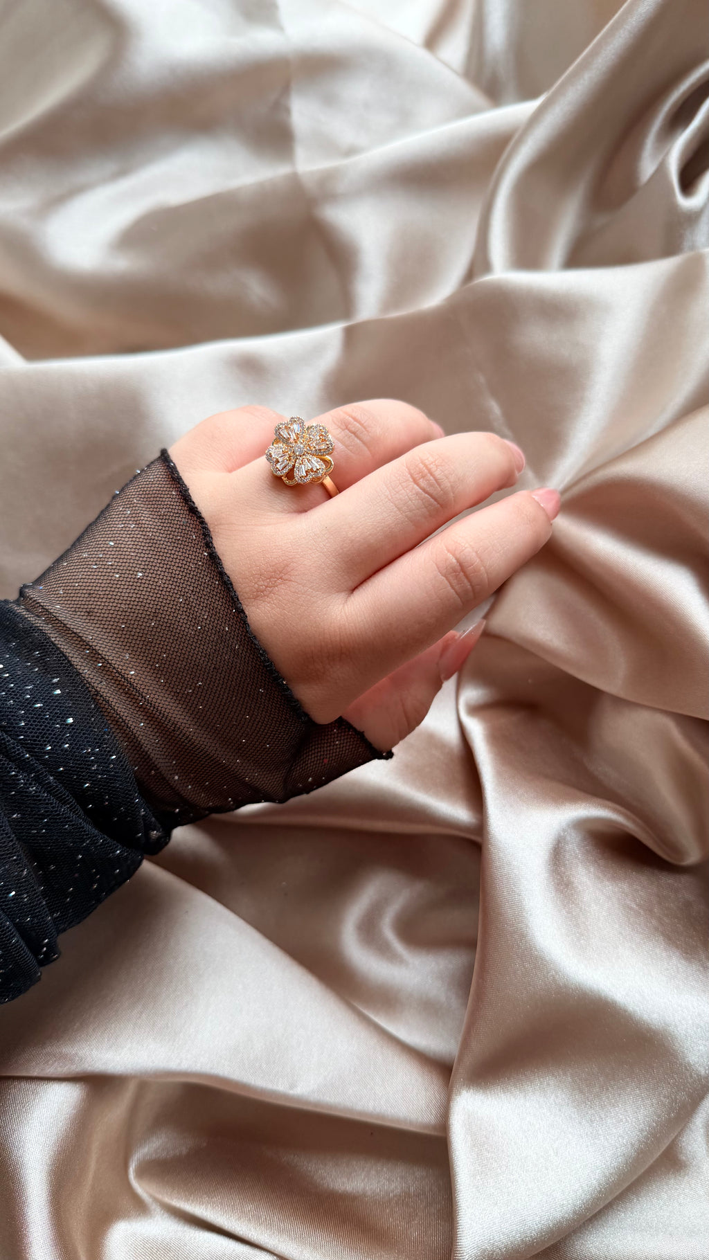 Dönen Çiçek Halkası