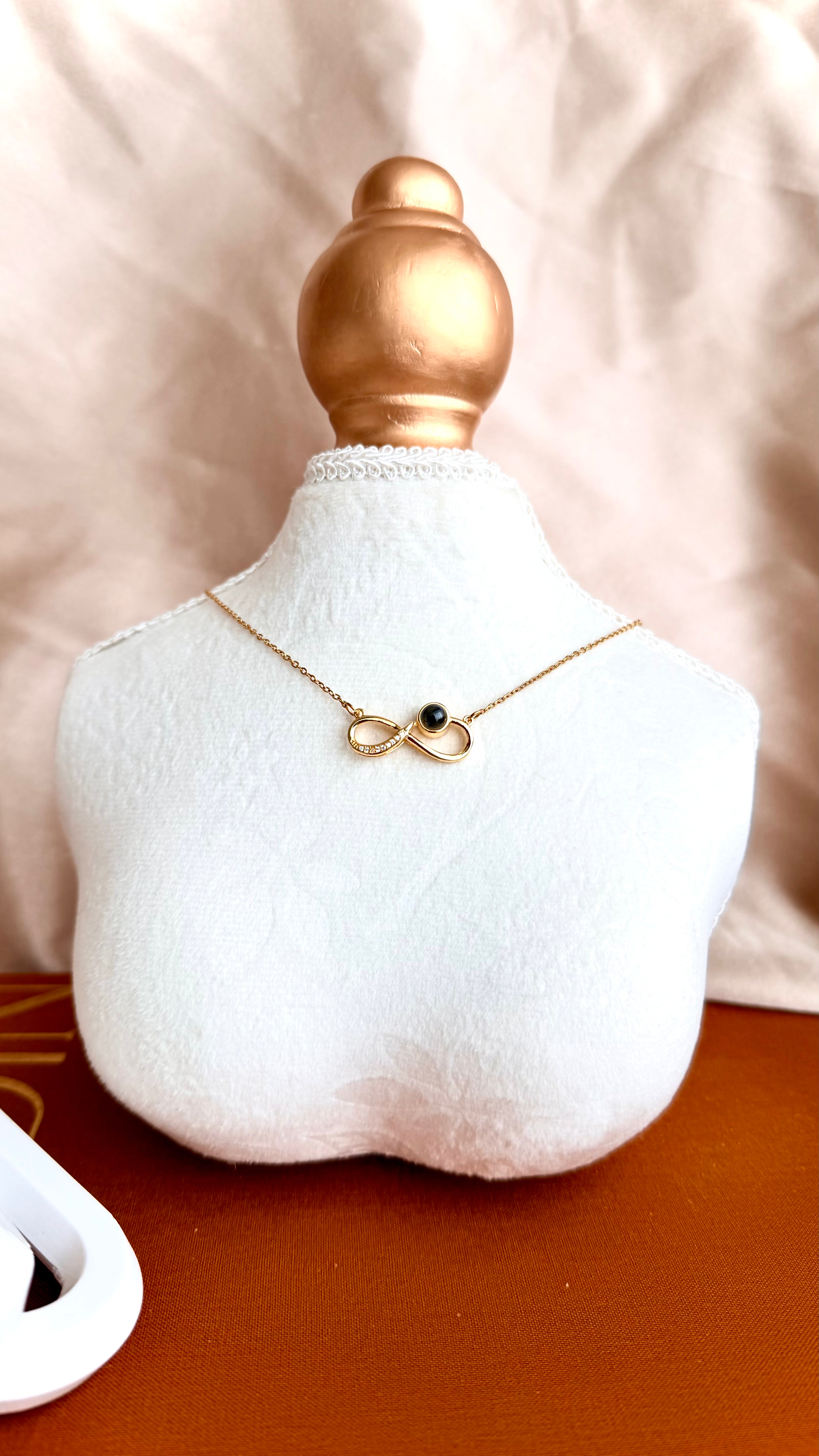 Sonsuzluk & Projeksiyon Taşlı Çelik Kolye