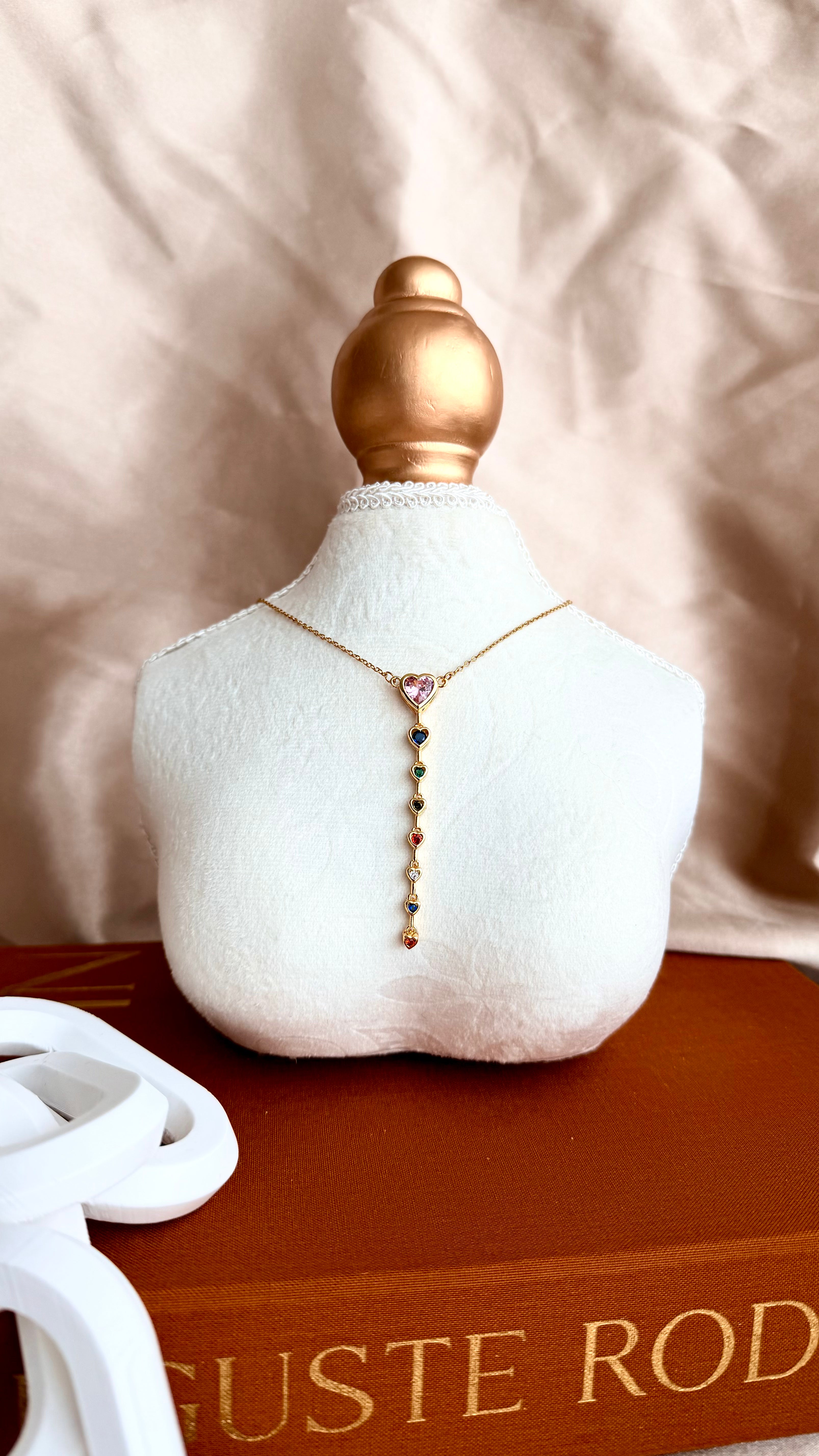 Renkli Kalp Detaylı Uzun Çelik Kolye