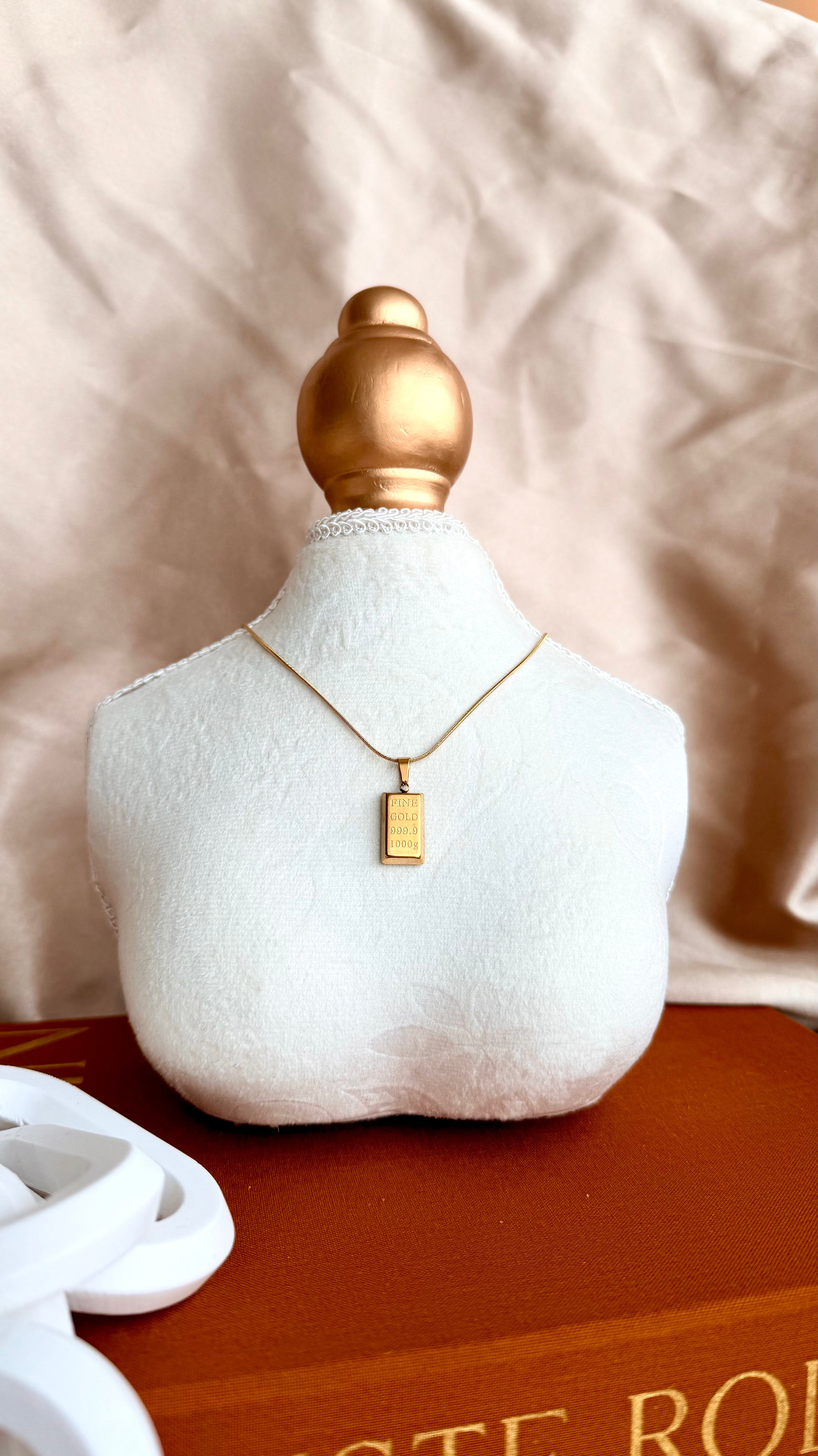 Gold Bar Tasarımlı Çelik Kolye