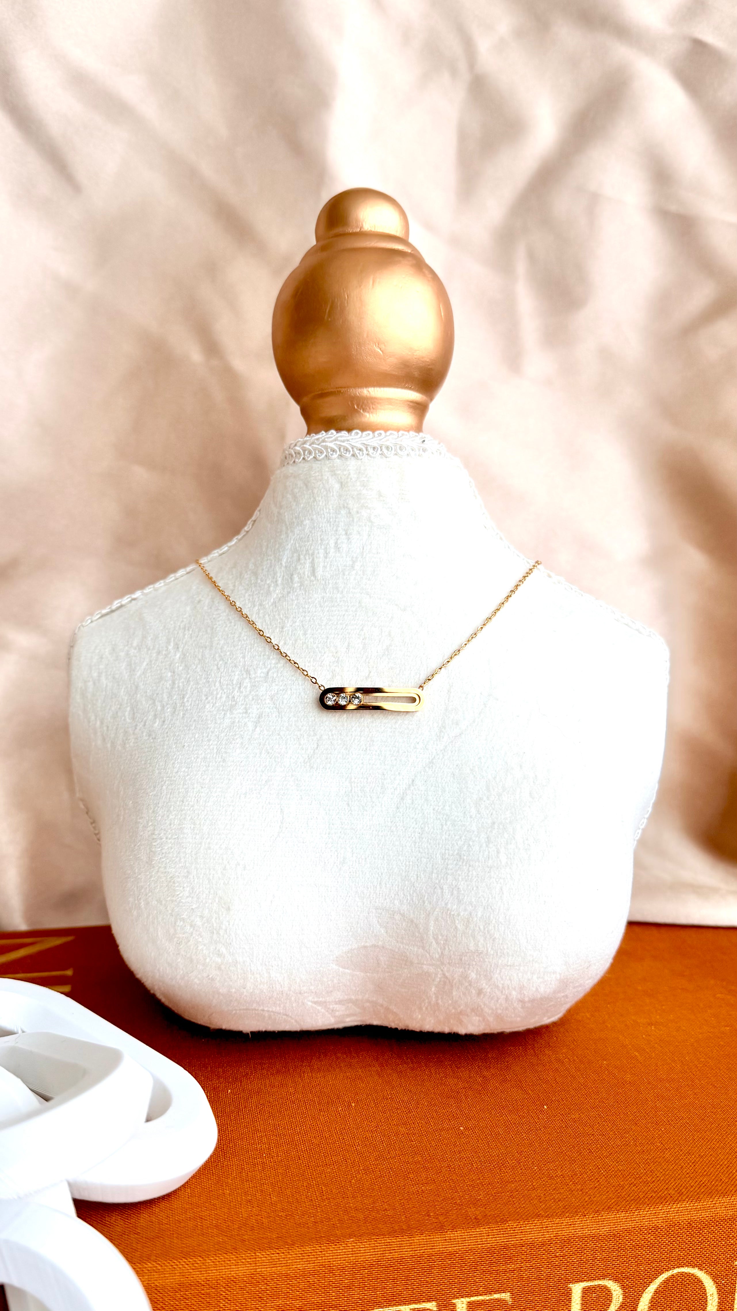 Minimal Taş Detaylı Çelik Kolye