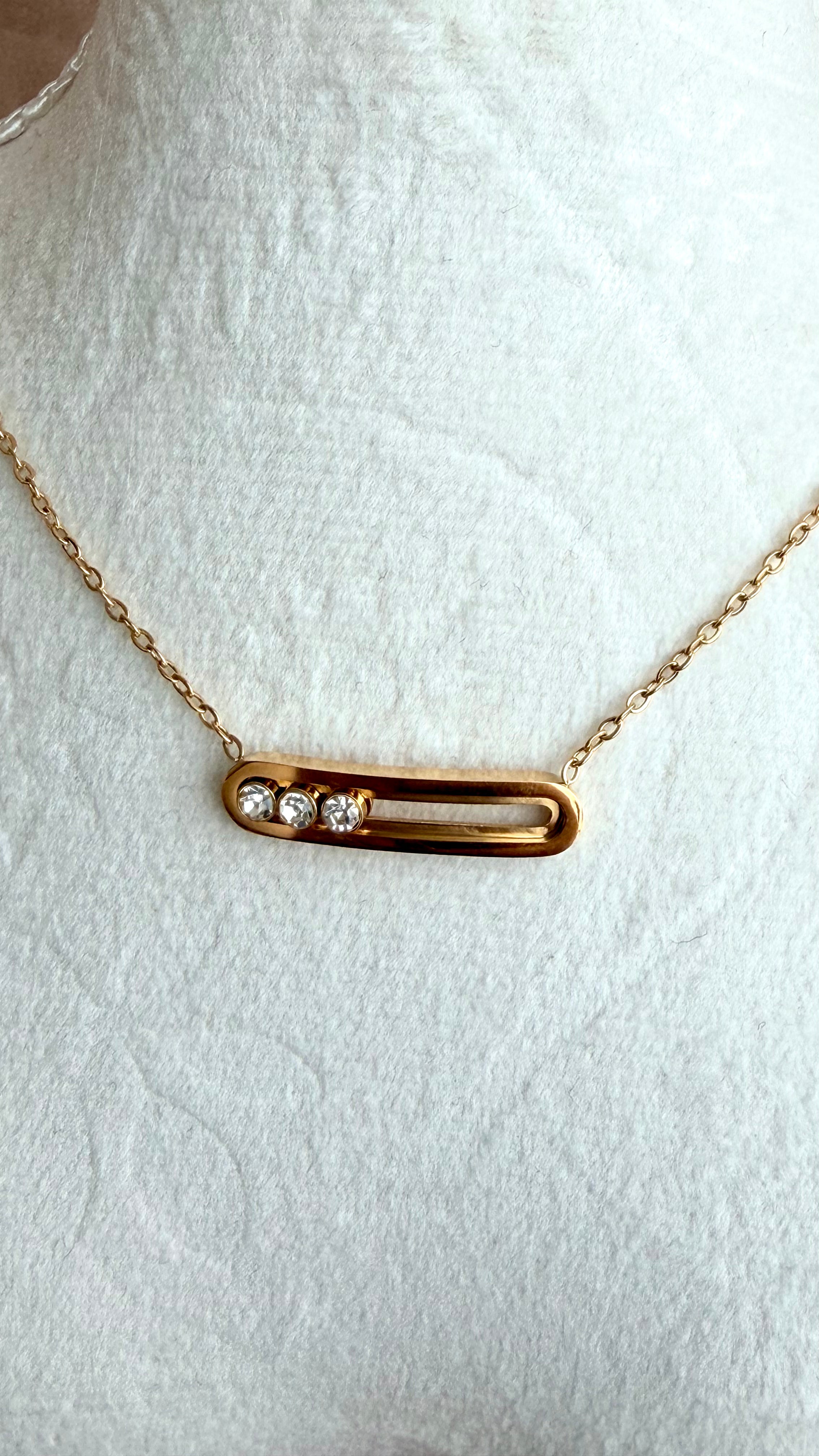 Minimal Taş Detaylı Çelik Kolye