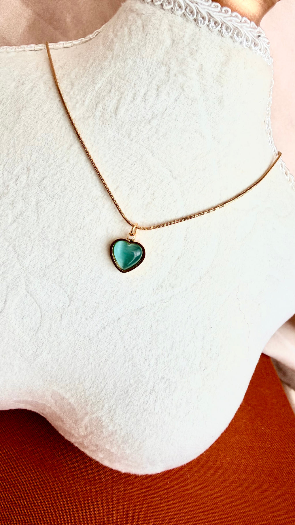 Yeşil Kalp Detaylı Çelik Kolye