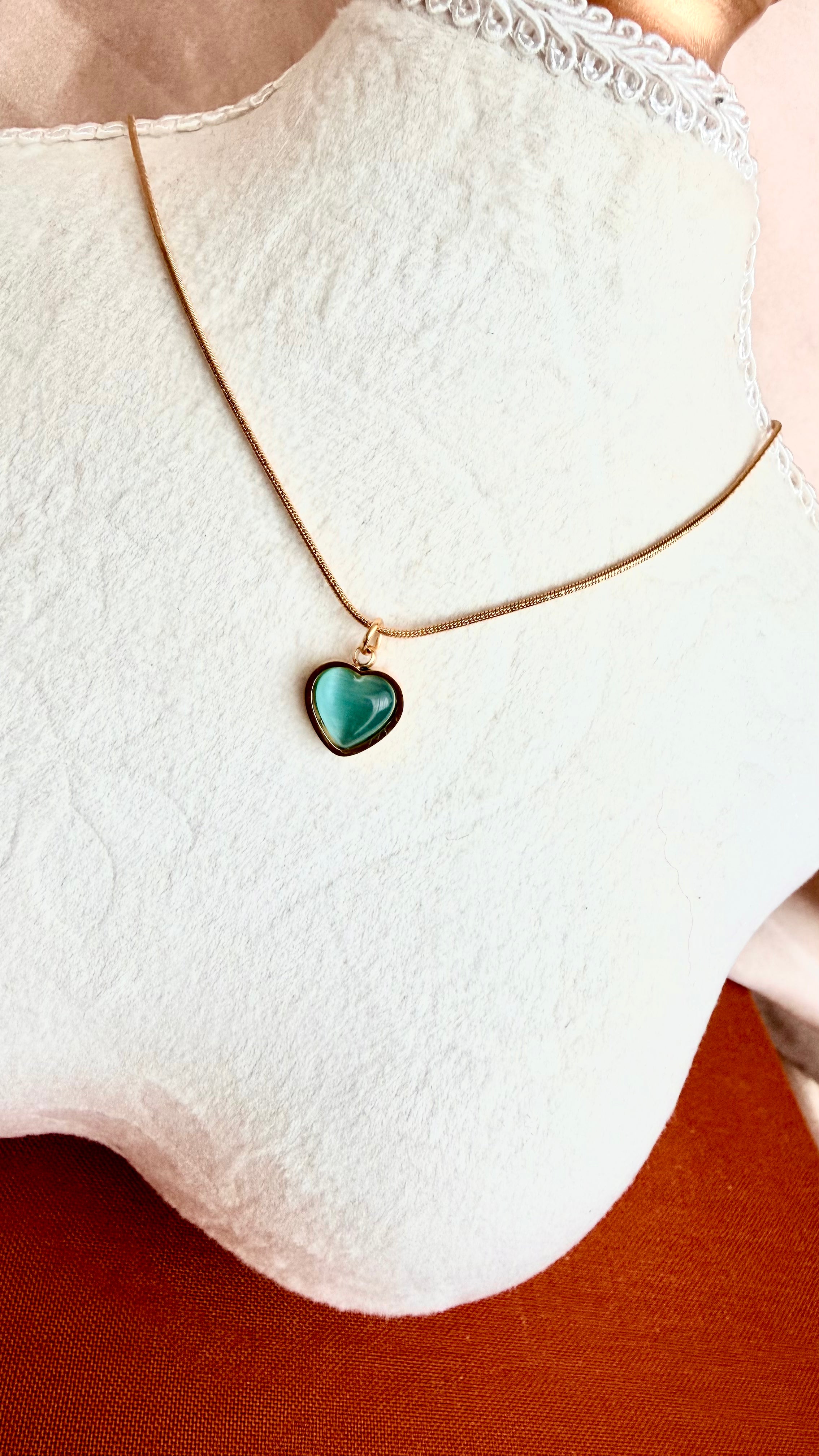 Yeşil Kalp Detaylı Çelik Kolye