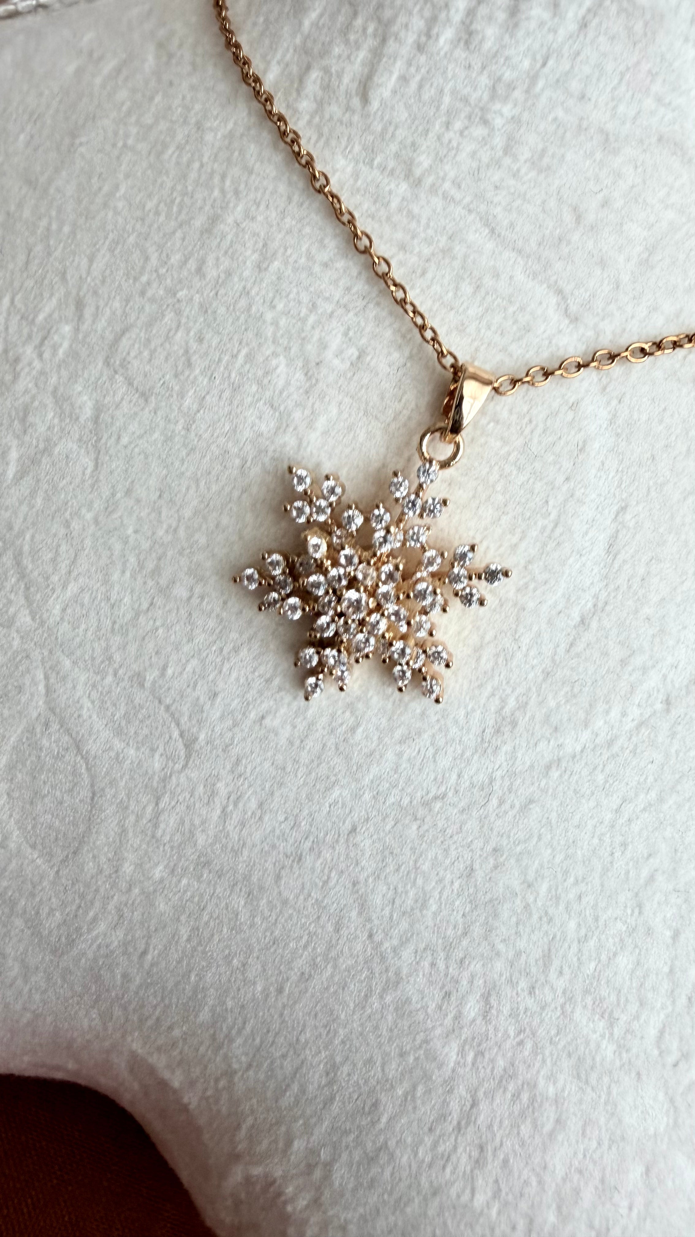 Kar Tanesi Taşlı Çelik Kolye