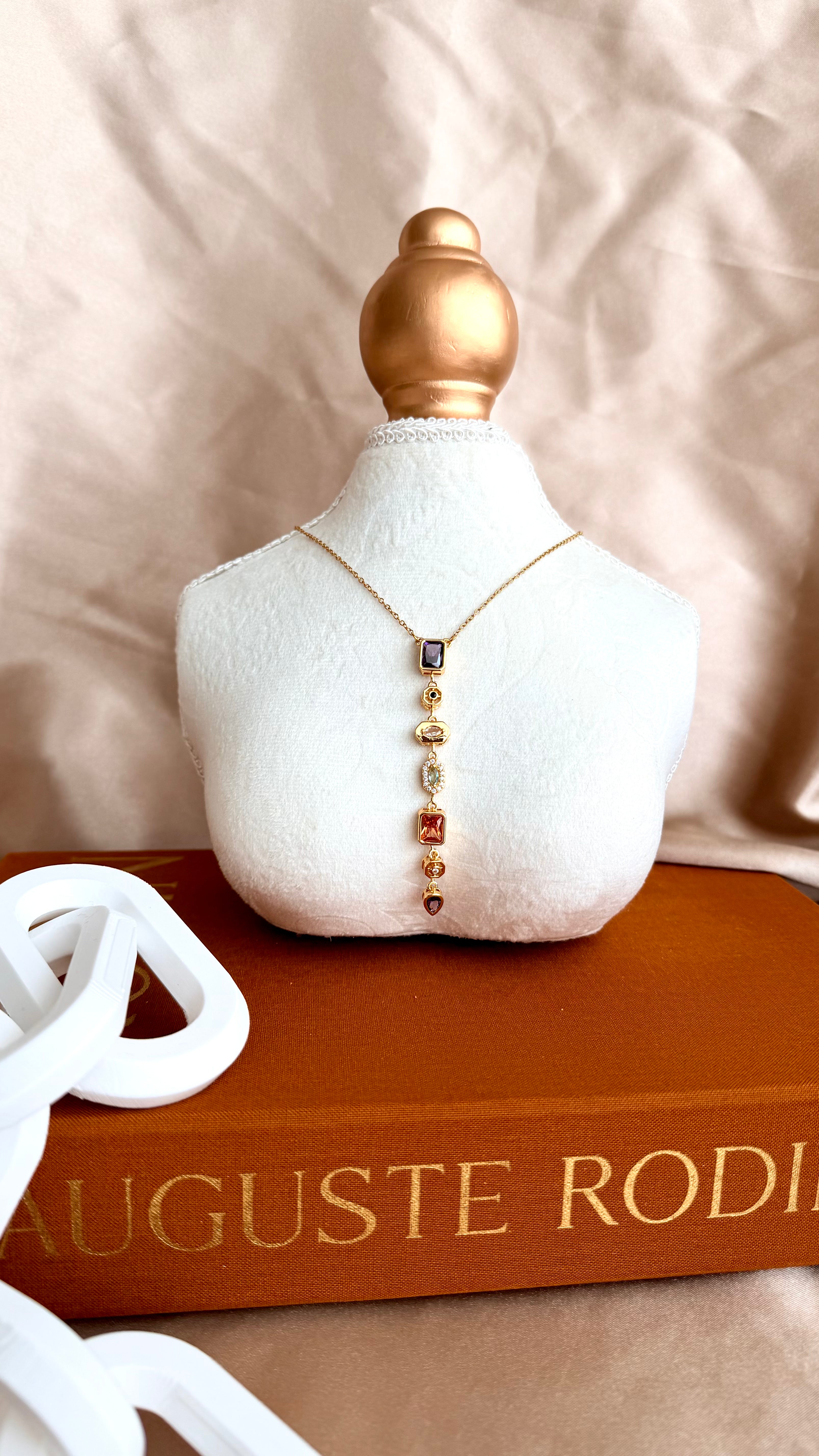 Royal Cascade Taşlı Çelik Kolye