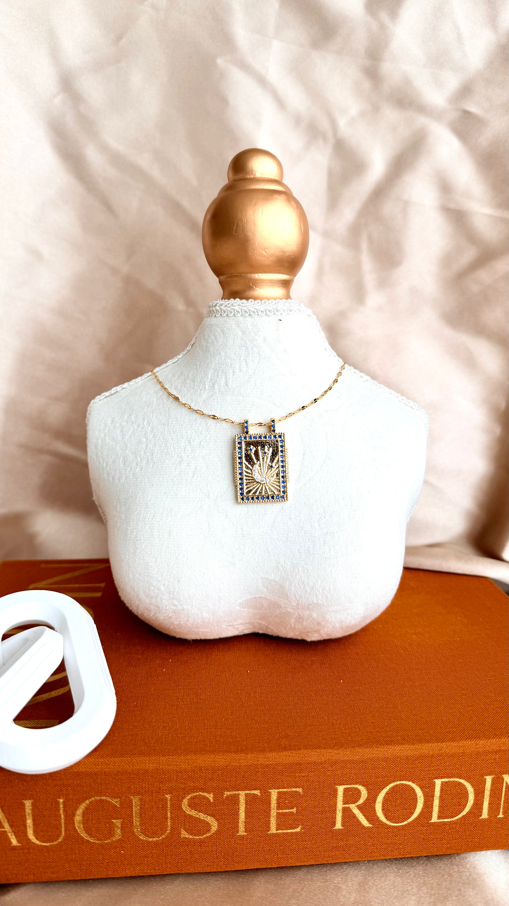 Royal Sun Çerçeveli Çelik Kolye