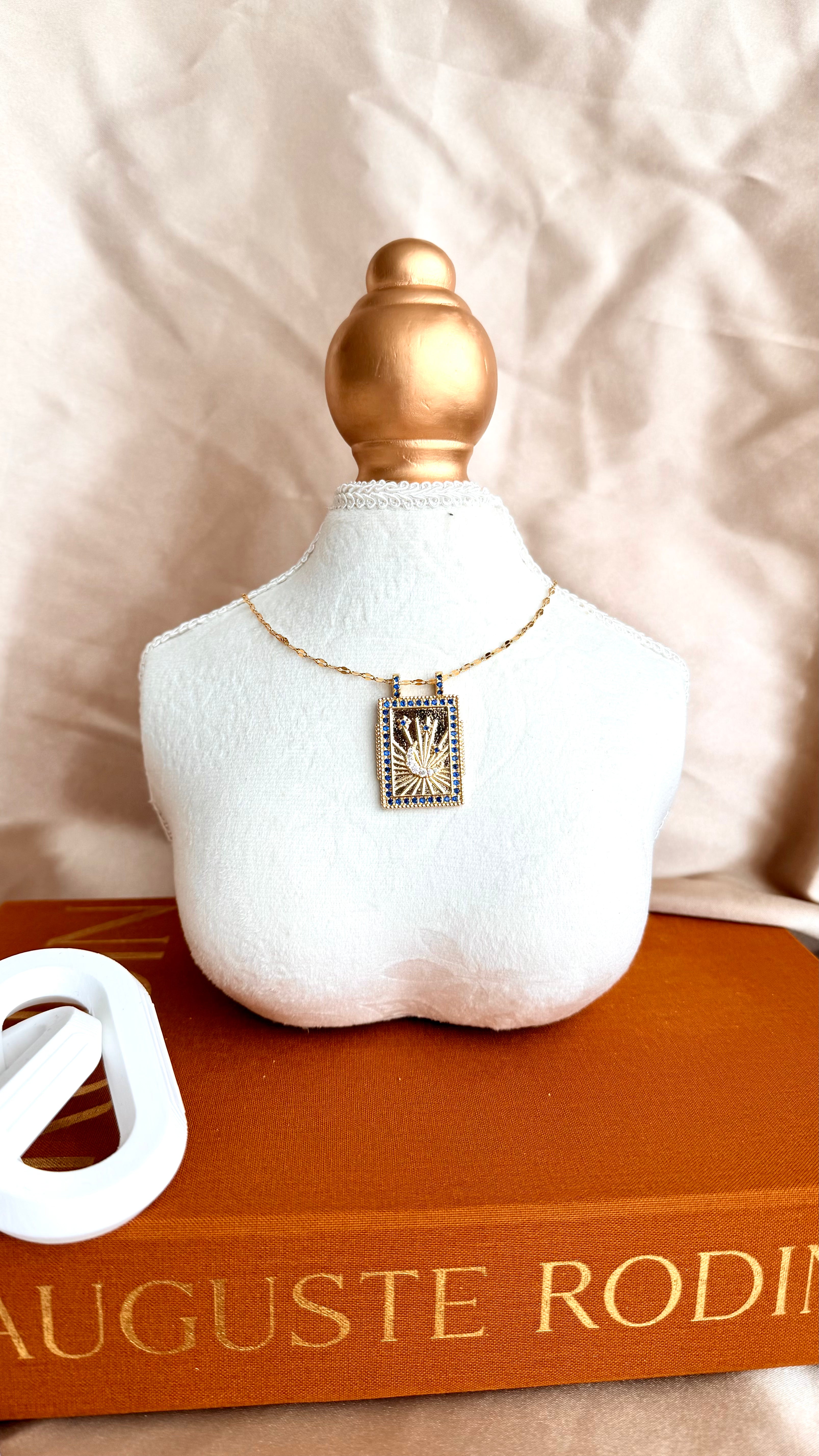 Royal Sun Çerçeveli Çelik Kolye