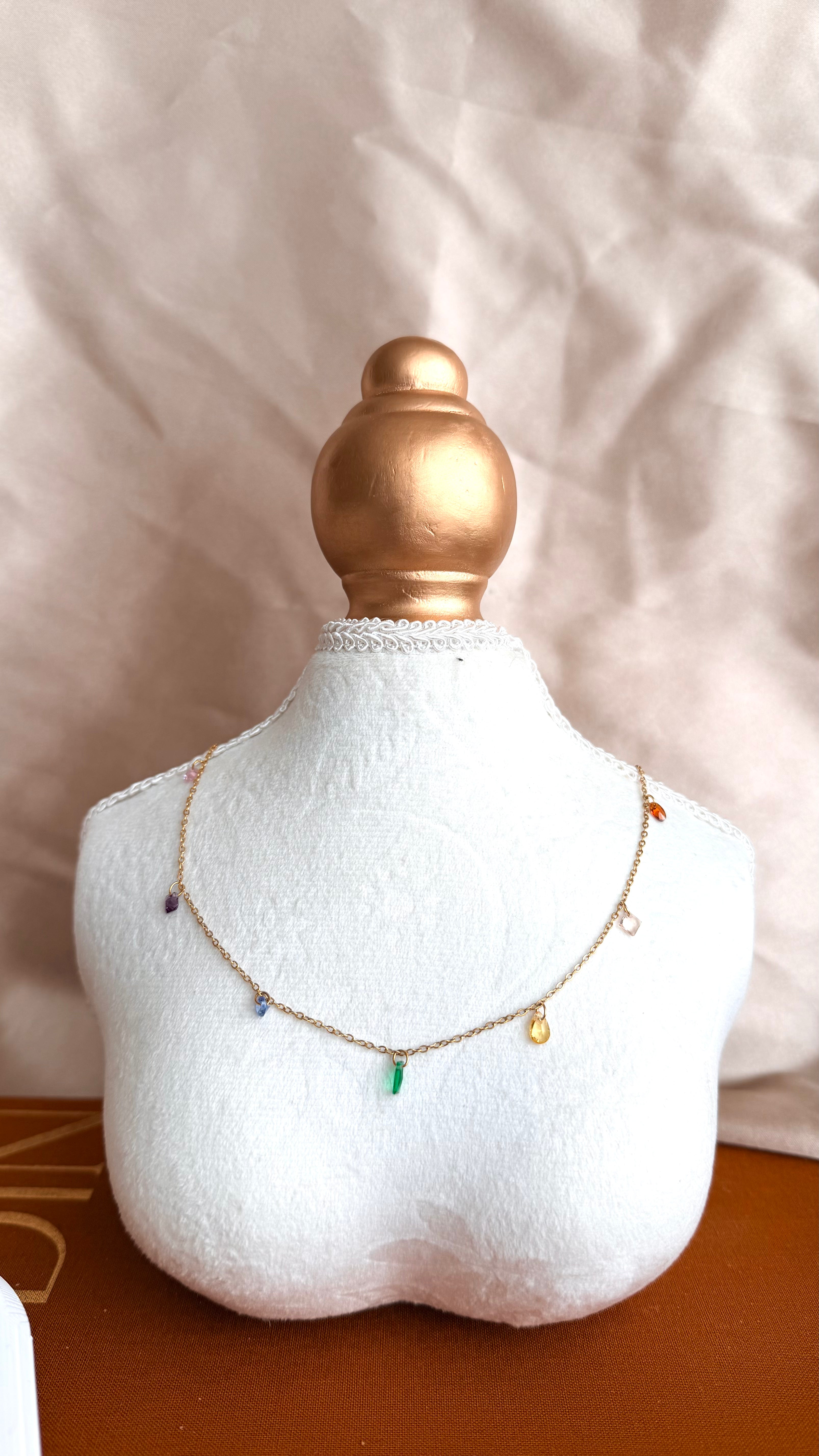 Renkli Taş Detaylı Zincir Kolye