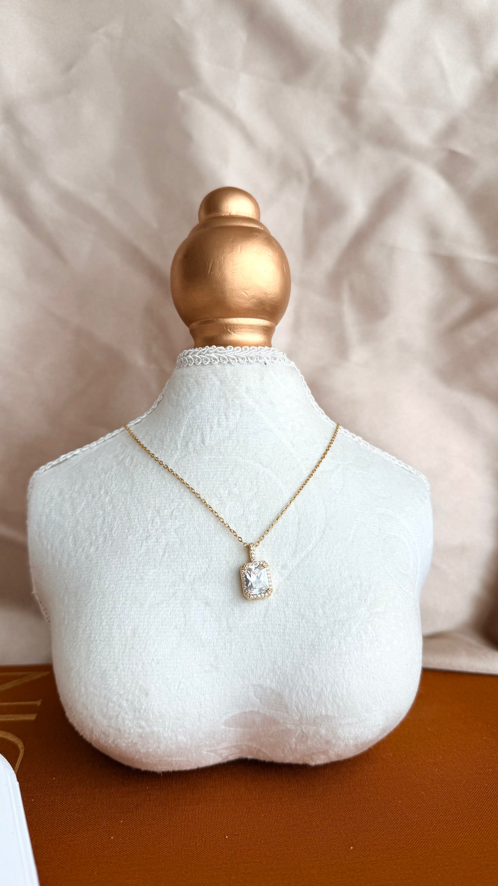 Crystal Elegance Çelik Kolye