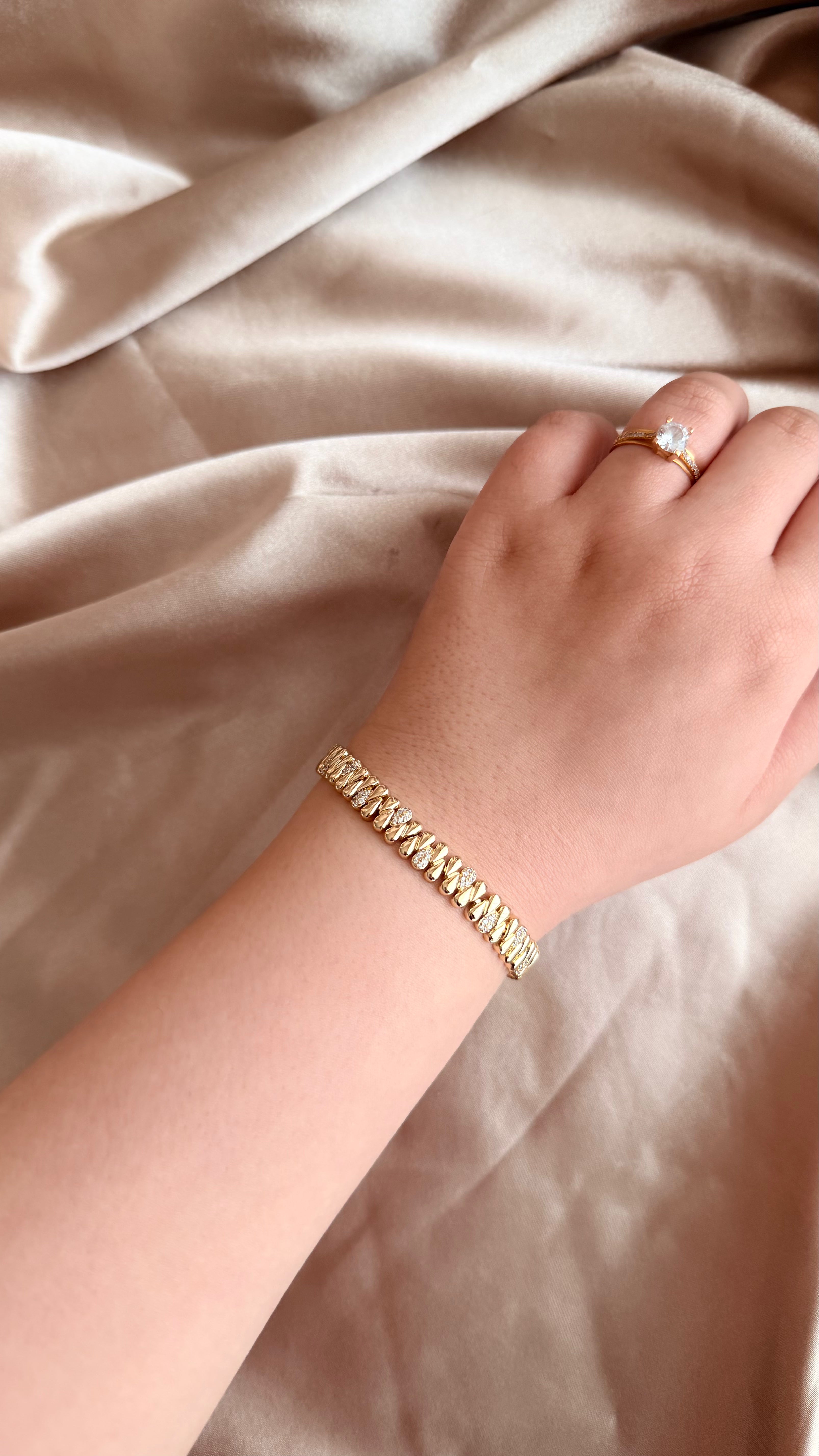 Valera Gold Taş Detaylı Bileklik