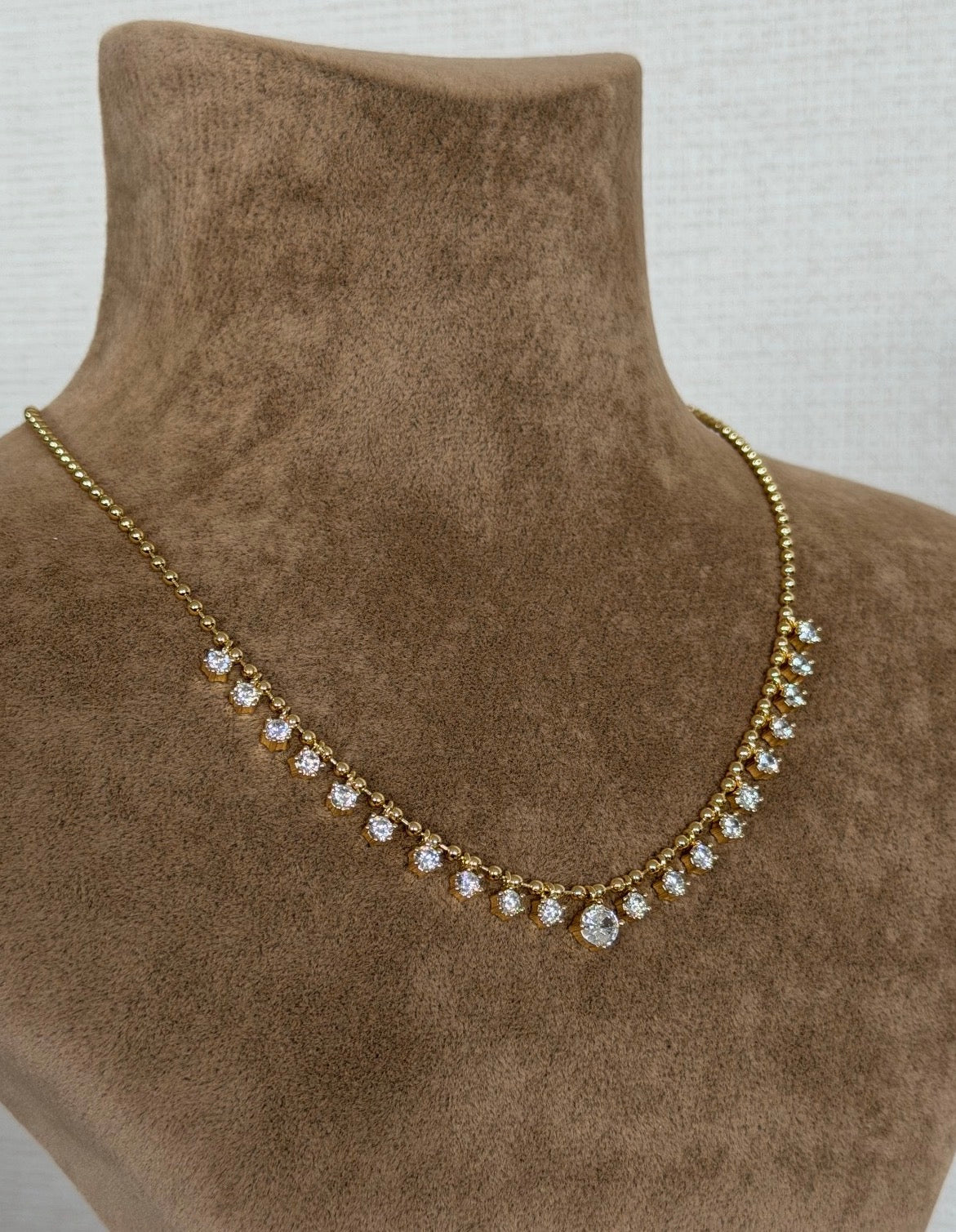 Altın Işıltılı Taşlı Kolye