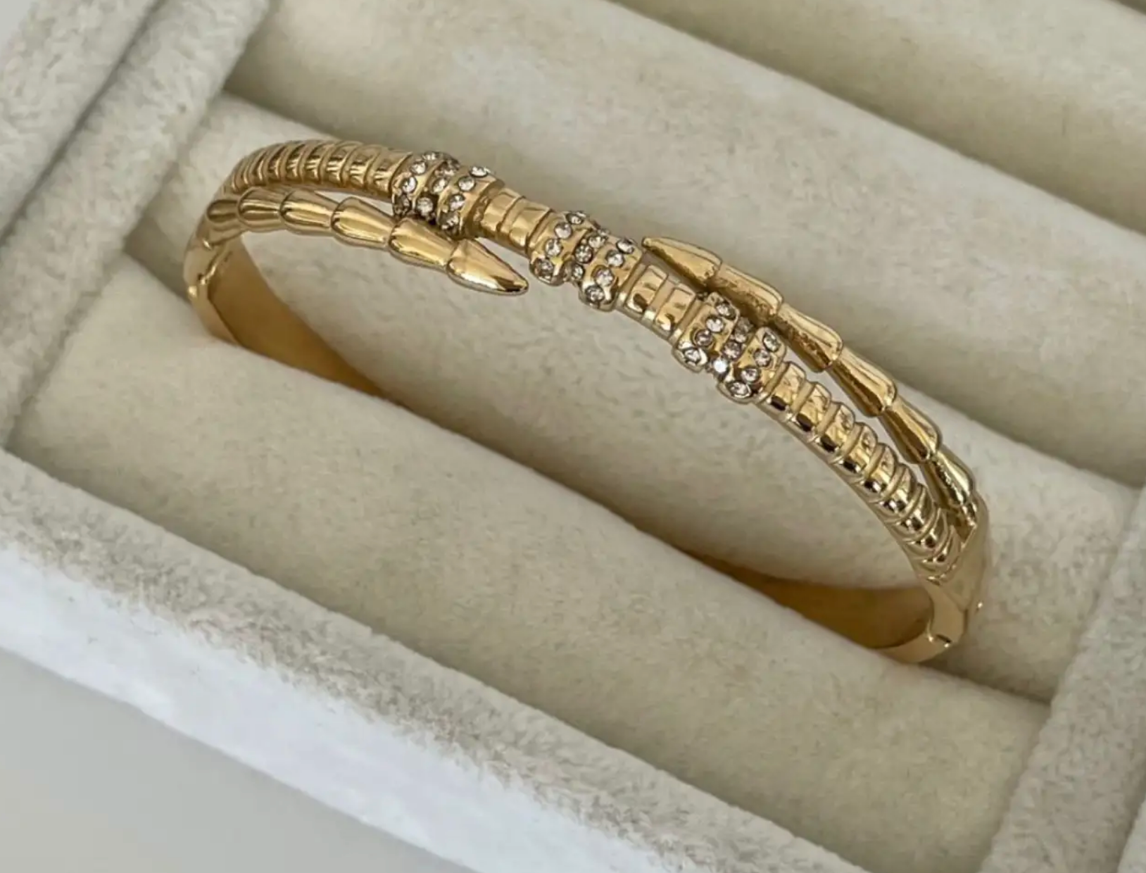 Golden Rebel Taşlı Bileklik